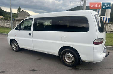 Минивэн Hyundai H-1 2006 в 