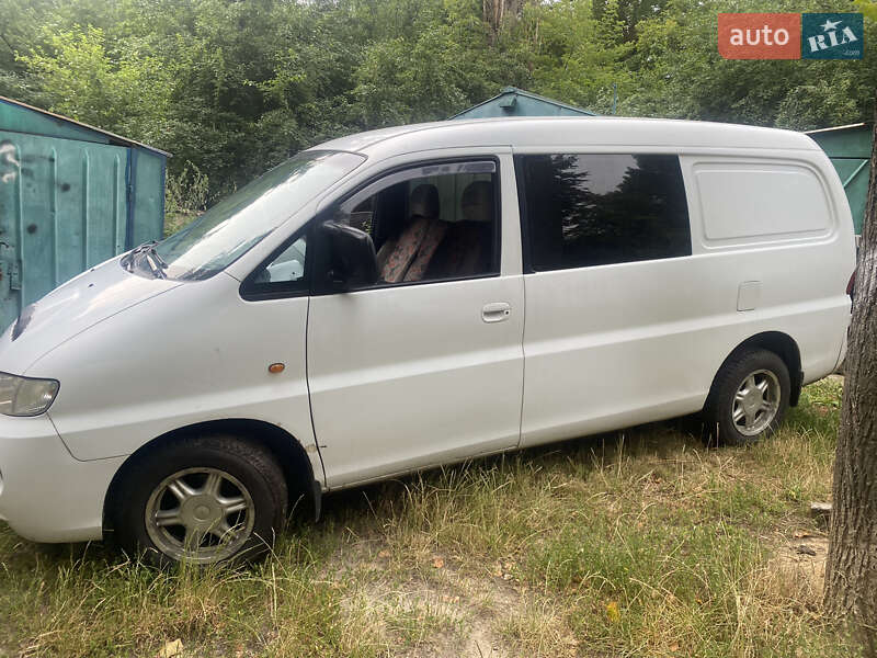 Минивэн Hyundai H-1 2001 в Киеве