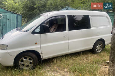 Минивэн Hyundai H-1 2001 в 
