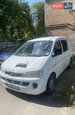 Минивэн Hyundai H-1 2001 в 