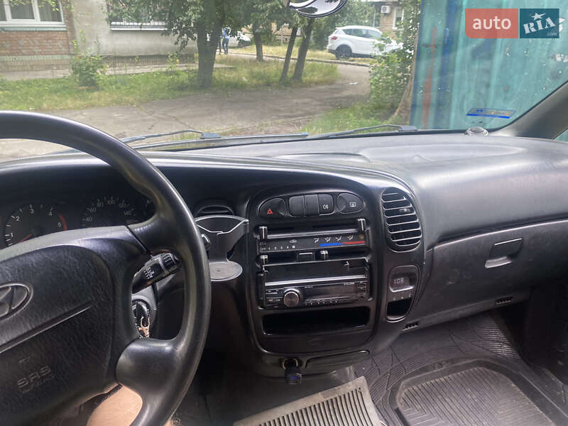 Минивэн Hyundai H-1 2001 в Киеве