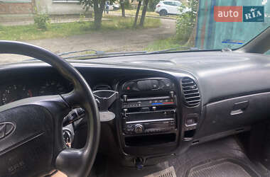 Минивэн Hyundai H-1 2001 в 