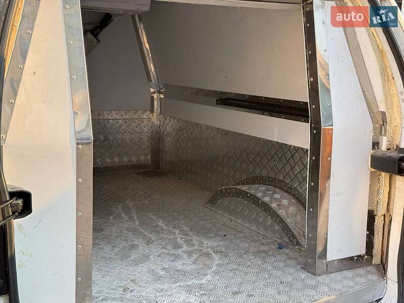 Грузовой фургон Hyundai H-1 2004 в Одессе