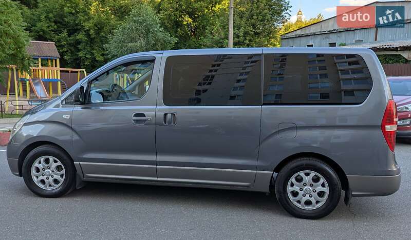 Минивэн Hyundai H-1 2011 в 