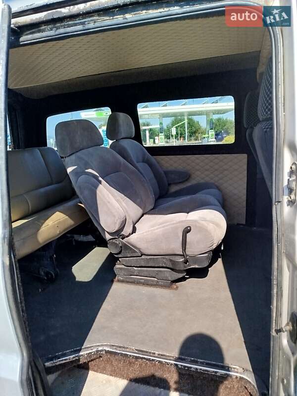 Минивэн Hyundai H-1 2002 в Тячеве