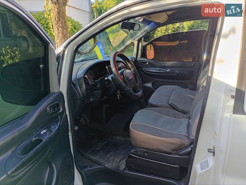 Грузопассажирский фургон Hyundai H-1 2000 в Луцке