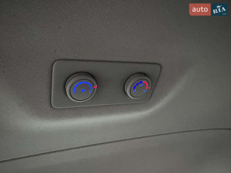 Минивэн Hyundai H-1 2020 в Киеве фото 21 Минивэн Hyundai H-1 2020 в Киеве