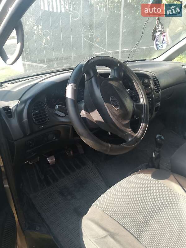 Минивэн Hyundai H-1 2003 в Ровно