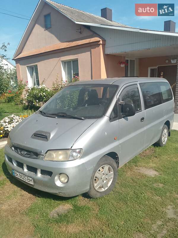 Минивэн Hyundai H-1 2003 в 