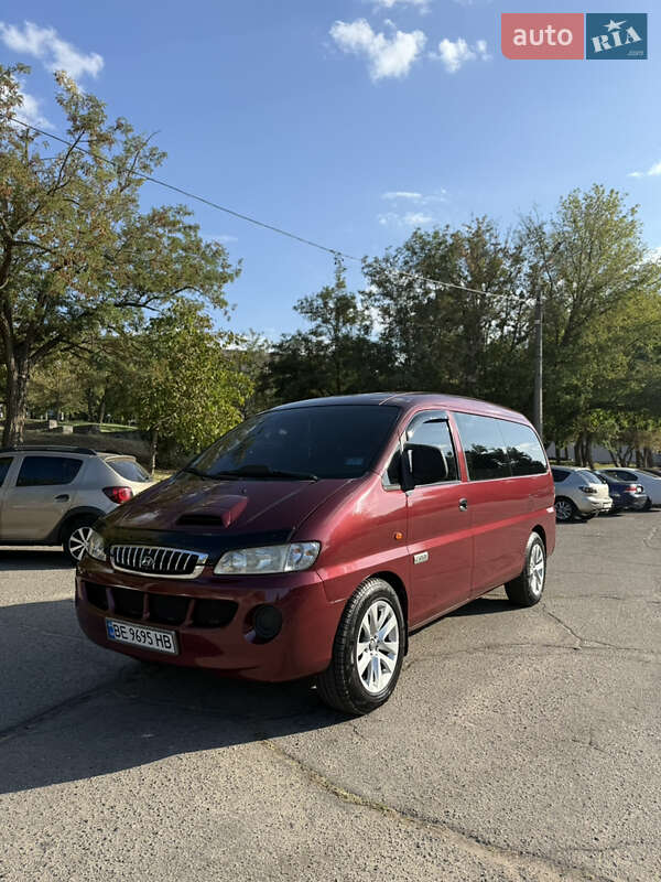 Минивэн Hyundai H-1 2006 в 