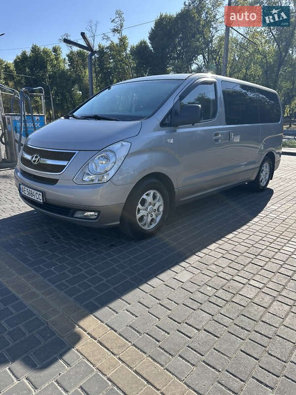 Мінівен Hyundai H-1 2011 в Дніпрі