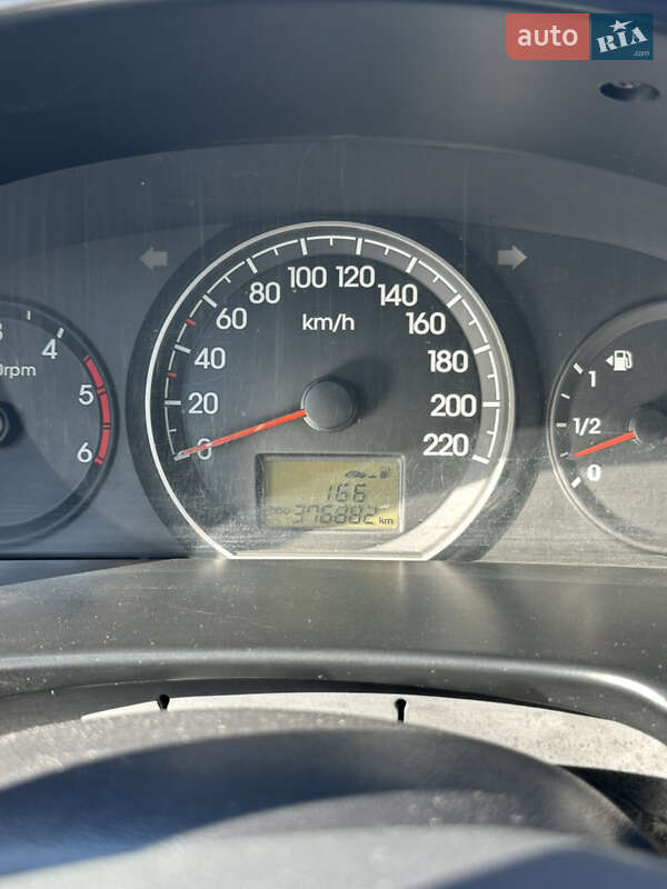 Мінівен Hyundai H-1 2011 в Дніпрі