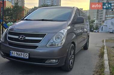 Минивэн Hyundai H-1 2010 в 