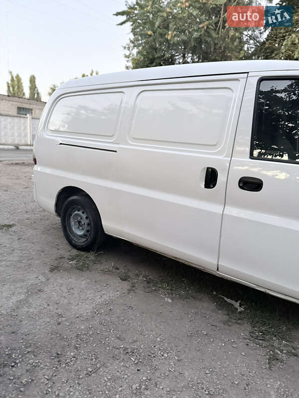 Вантажний фургон Hyundai H-1 2005 в Одесі