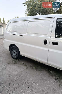 Грузовой фургон Hyundai H-1 2005 в 