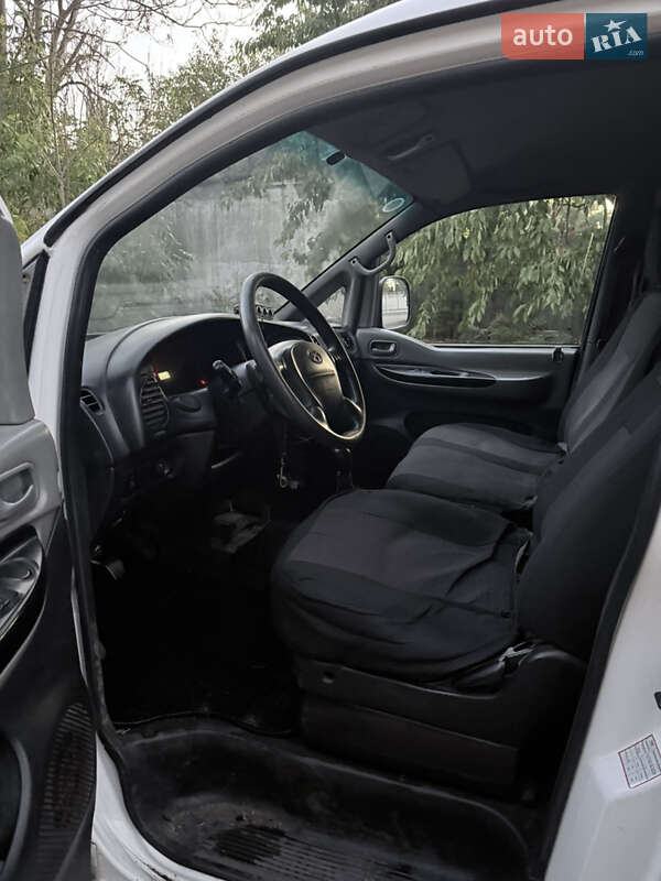 Вантажний фургон Hyundai H-1 2005 в Одесі
