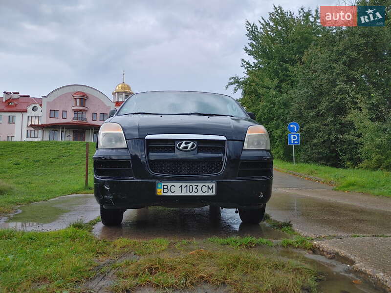 Минивэн Hyundai H-1 2005 в 