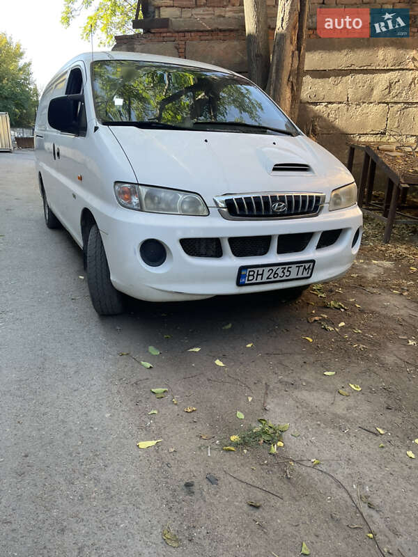 Вантажний фургон Hyundai H-1 2004 в 