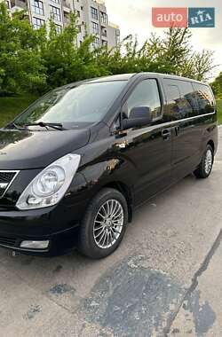 Минивэн Hyundai H-1 2012 в 