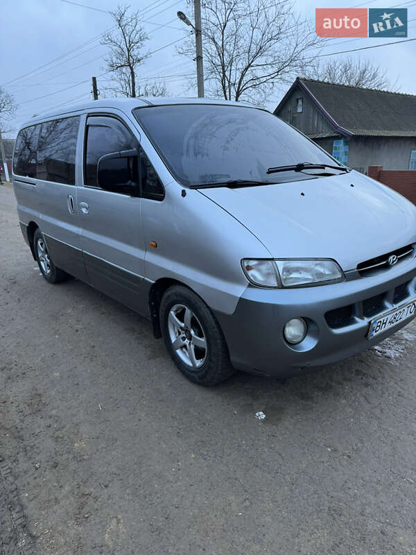 Мінівен Hyundai H-1 1999 в 