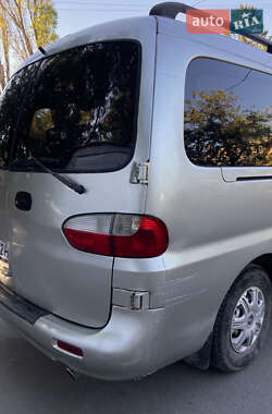 Минивэн Hyundai H-1 2002 в 