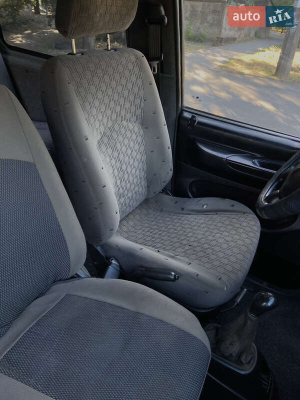 Мінівен Hyundai H-1 2002 в Одесі