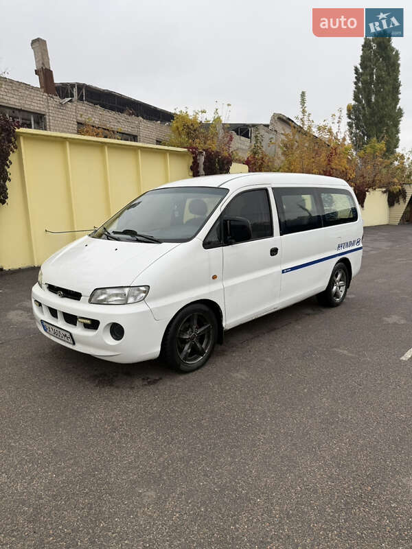 Минивэн Hyundai H-1 1999 в 