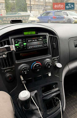 Вантажний фургон Hyundai H-1 2010 в 