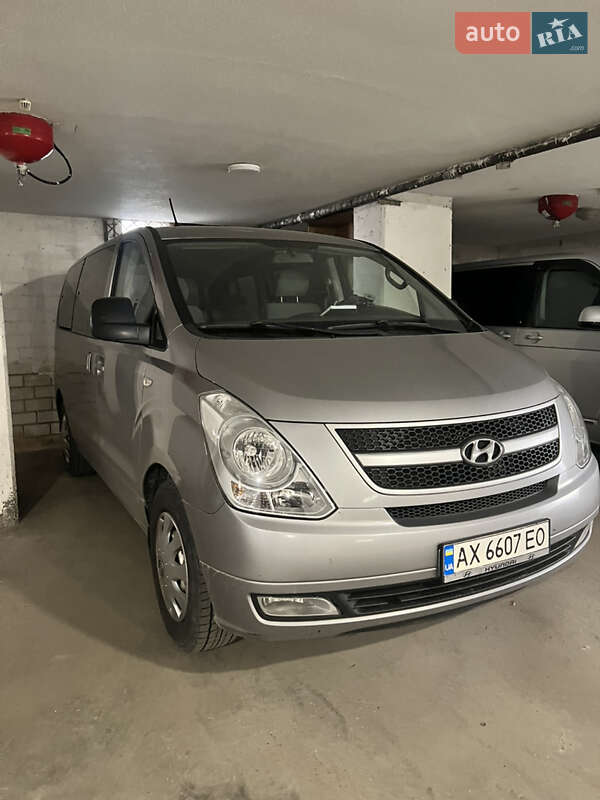 Минивэн Hyundai H-1 2011 в 