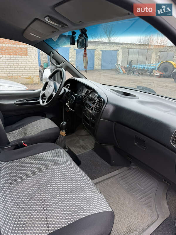 Мінівен Hyundai H-1 2004 в Кропивницькому