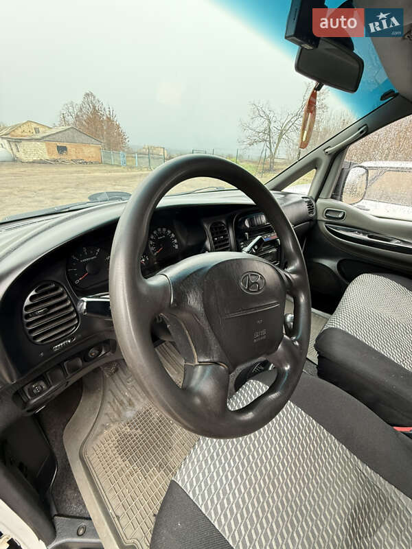 Мінівен Hyundai H-1 2004 в Кропивницькому