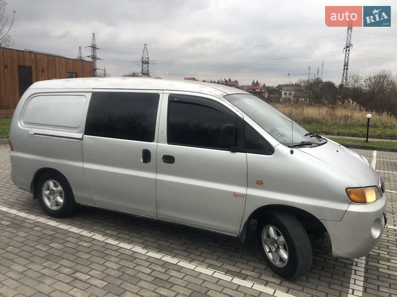 Грузопассажирский фургон Hyundai H-1 2004 в Львове