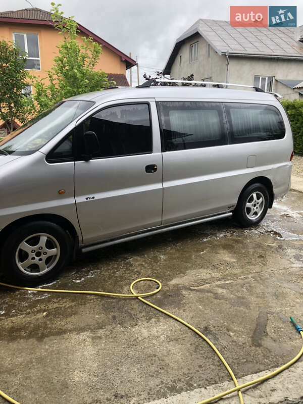 Минивэн Hyundai H-1 2000 в Стрые