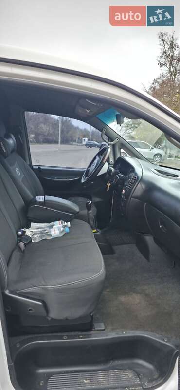 Грузовой фургон Hyundai H-1 2004 в Одессе