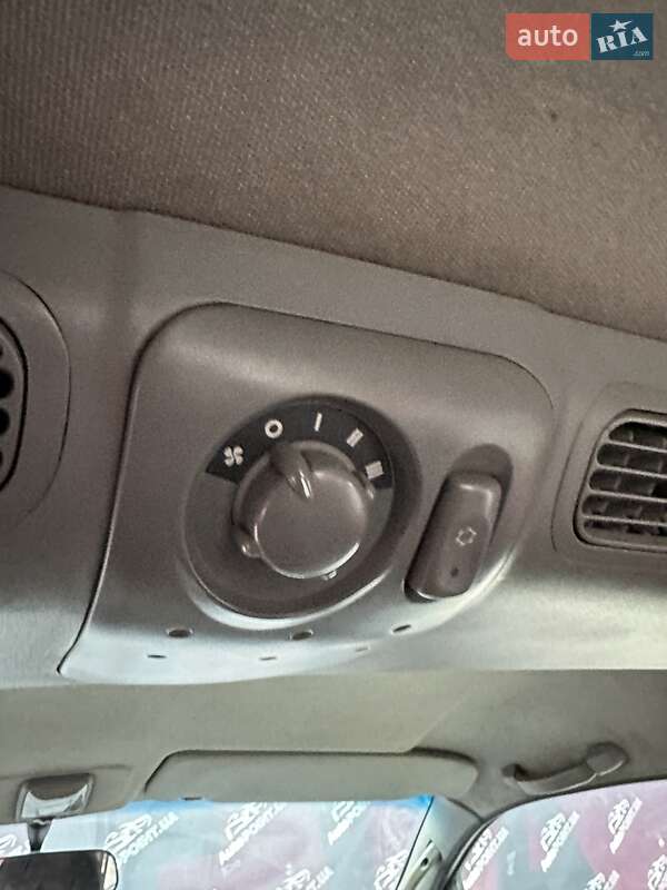 Минивэн Hyundai H-1 1999 в Сумах