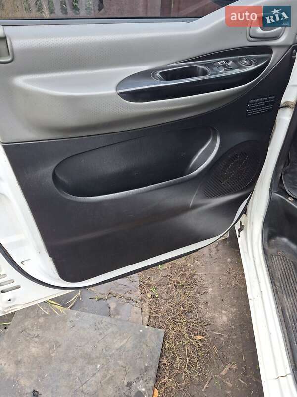 Вантажний фургон Hyundai H-1 2006 в П'ятихатках фото 12 Вантажний фургон Hyundai H-1 2006 в П'ятихатках