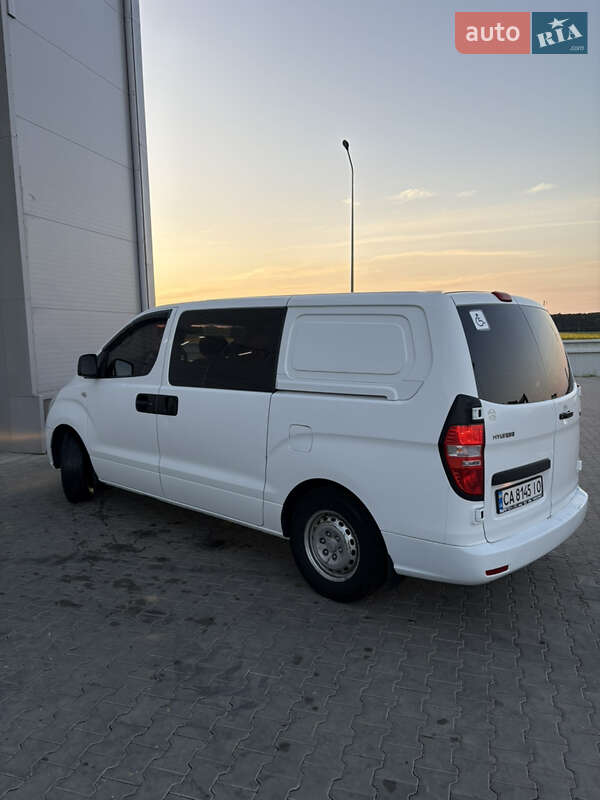 Минивэн Hyundai H-1 2008 в Умани