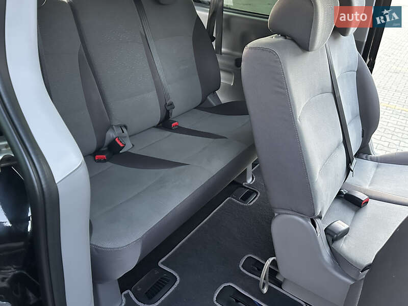 Минивэн Hyundai H-1 2012 в Одессе