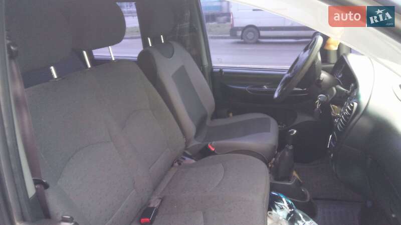 Минивэн Hyundai H-1 2004 в Киеве фото 5 Минивэн Hyundai H-1 2004 в Киеве