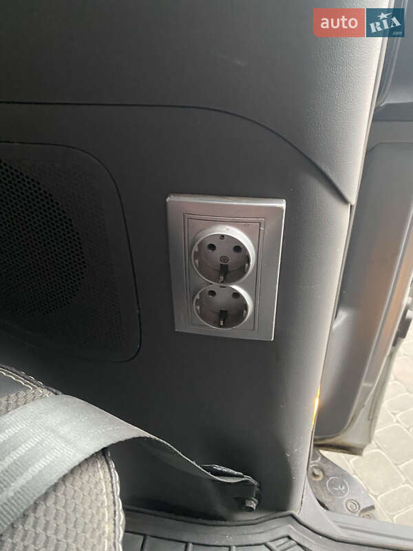 Минивэн Hyundai H-1 2008 в Киеве