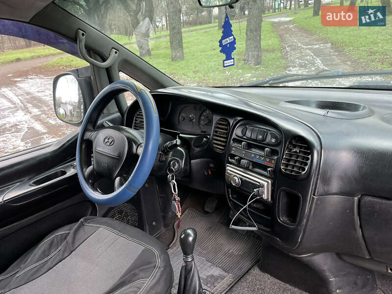 Вантажний фургон Hyundai H-1 2000 в Одесі