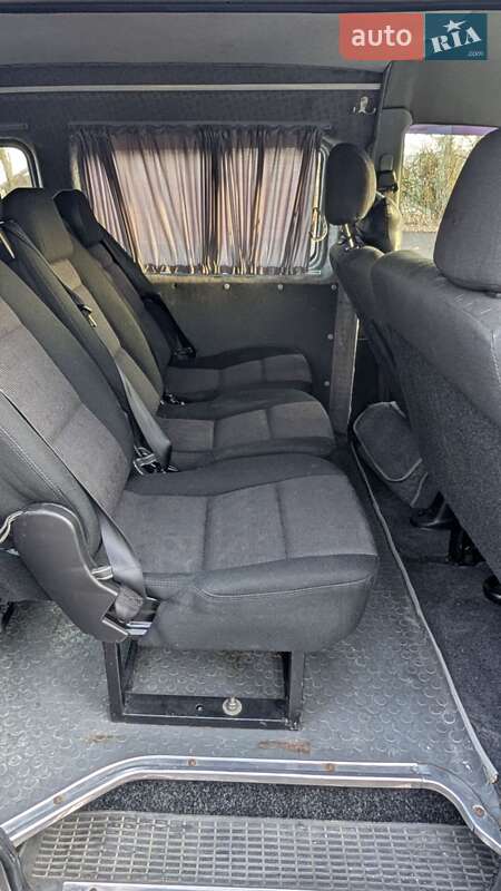 Минивэн Hyundai H-1 2004 в Ровно