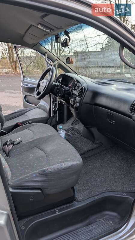 Минивэн Hyundai H-1 2004 в Ровно