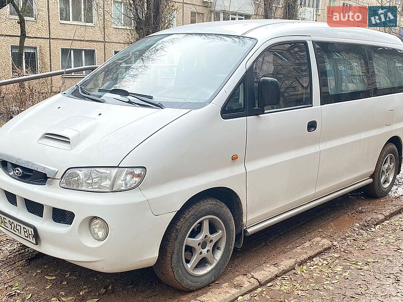 Hyundai H-1 2002