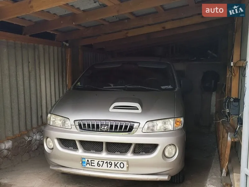 Hyundai H-1