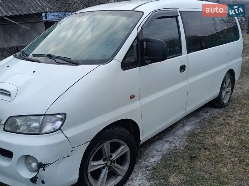 Hyundai H-1 2001