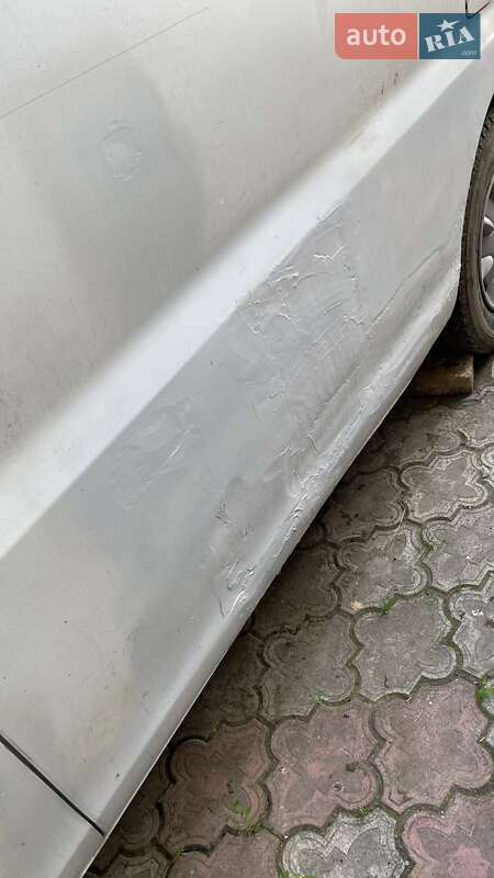 Минивэн Hyundai H 200 1999 в Волочиске