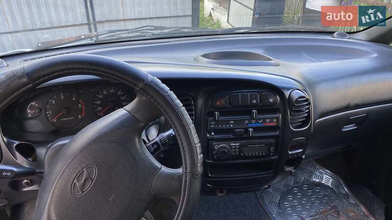 Минивэн Hyundai H 200 1999 в Волочиске