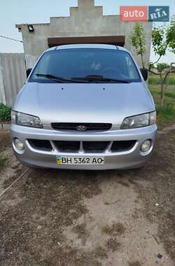 Минивэн Hyundai H 200 2000 в Сарате