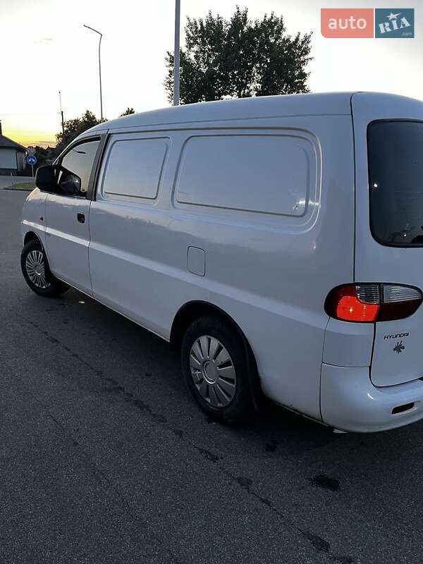 Минивэн Hyundai H 200 2002 в Берегово